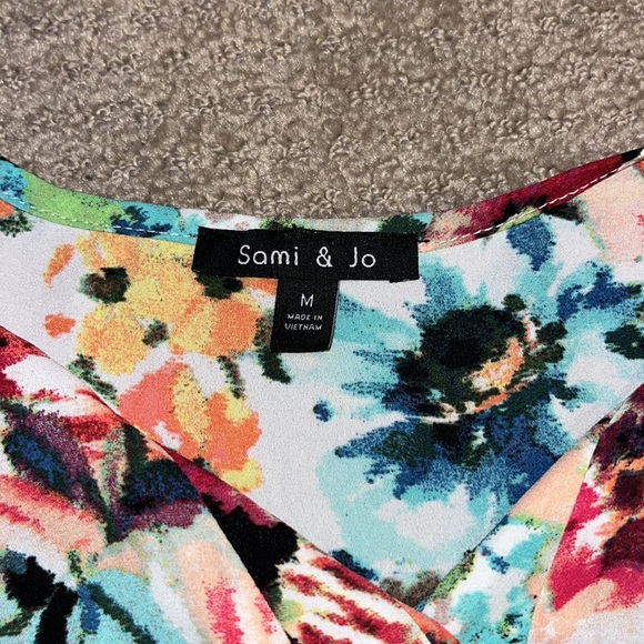 Sami & Jo floral top - Picture 2 of 3